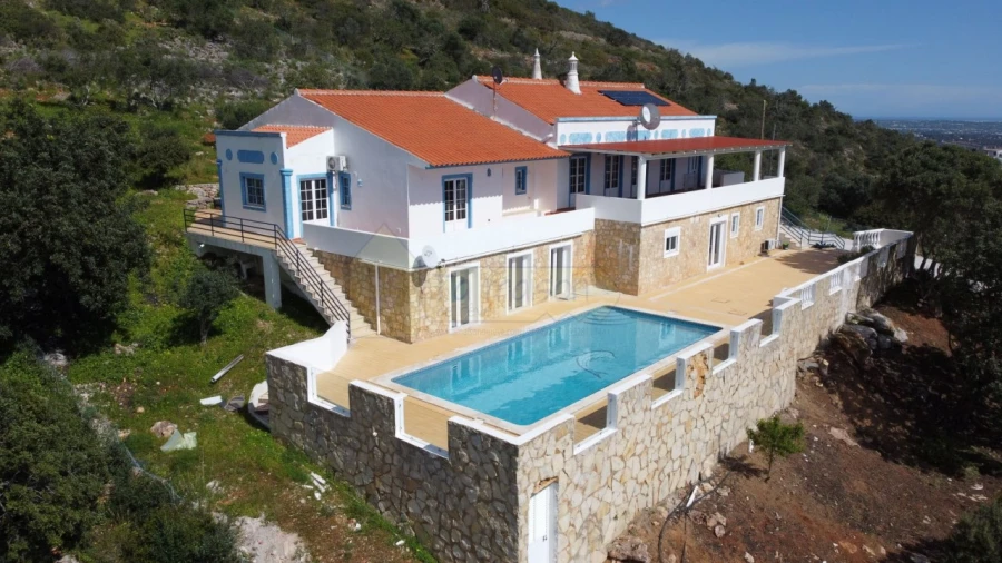 Moradia T3 para Venda em Santa Barbara de Nexe Foto 11