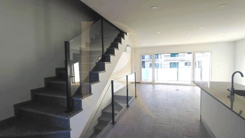 Moradia T5 para Venda em Corroios