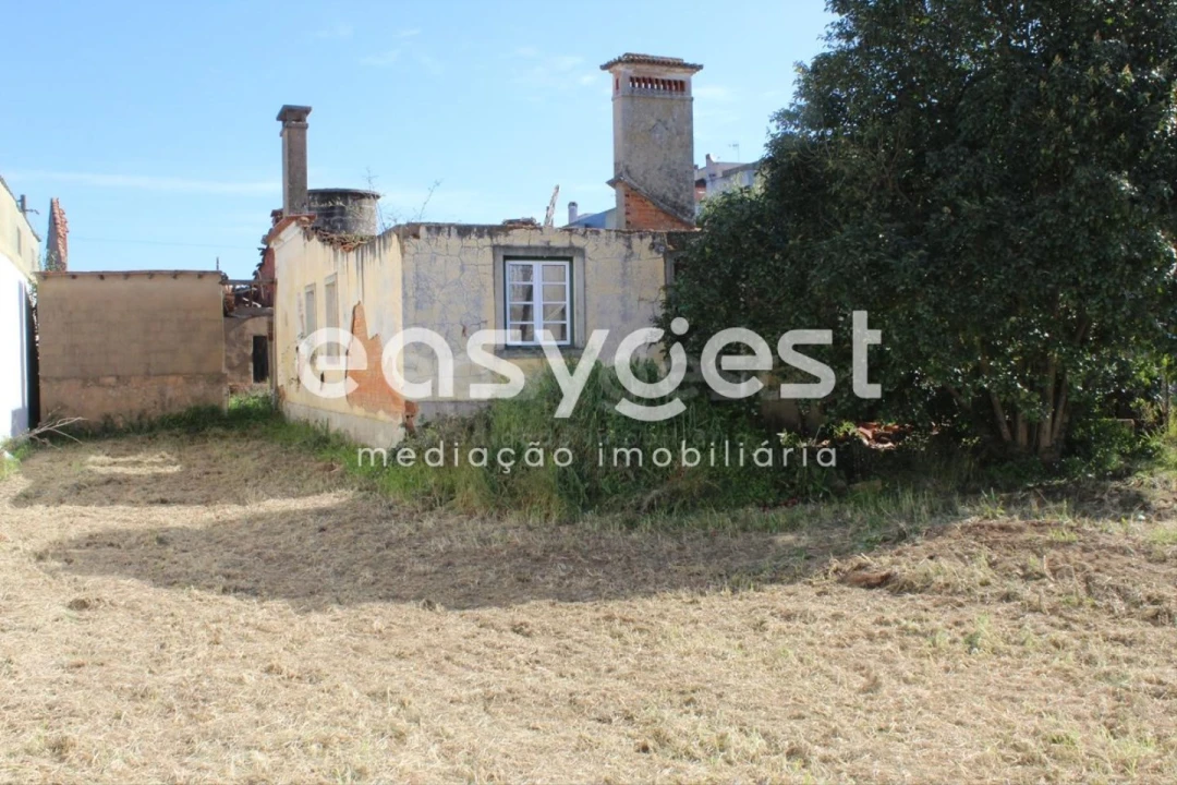 Moradia T4 para Venda em São João Baptista e Santa Maria dos Olivais Foto 1