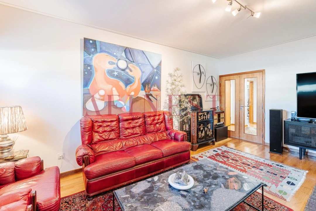 Apartamento T2 para Venda em Alfragide Foto 2