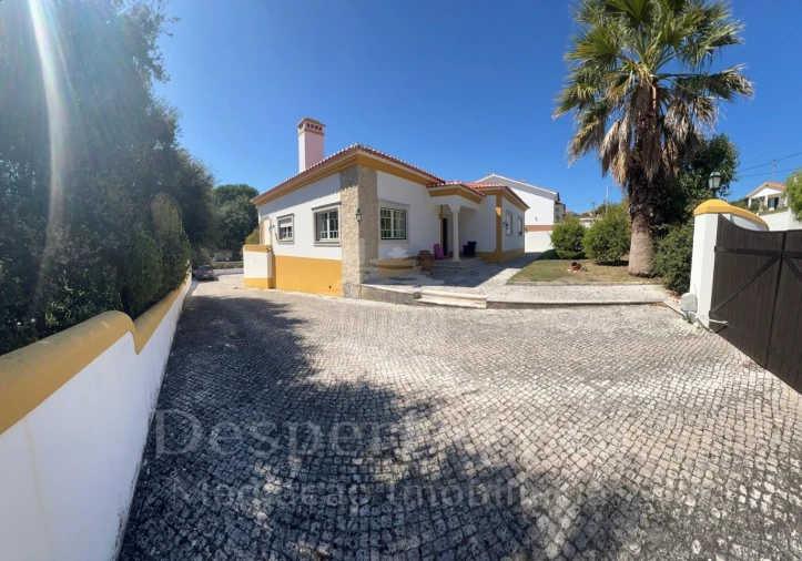 Moradia T4 para Venda em Casais e Alviobeira