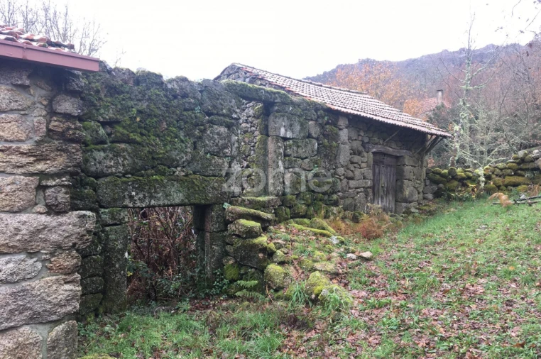 Moradia T2 para Venda em Castro Laboreiro e Lamas de Mouro Foto 4