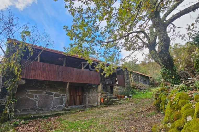 Moradia T2 para Venda em Castro Laboreiro e Lamas de Mouro Foto 3