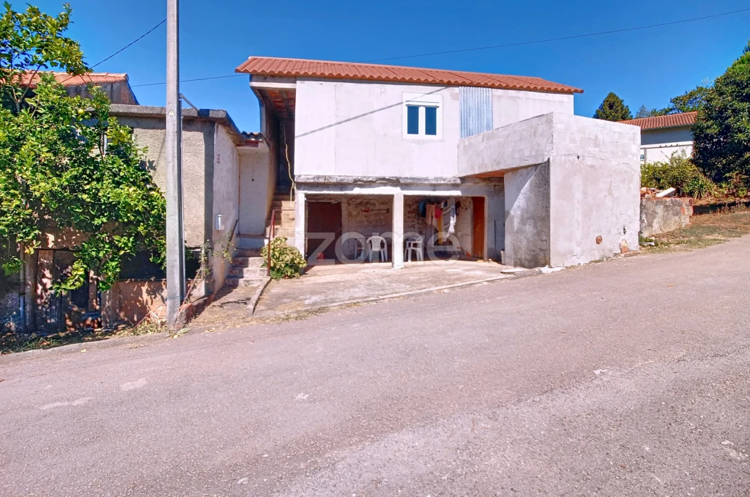 Moradia T5 para Venda em Miranda do Corvo Foto 2