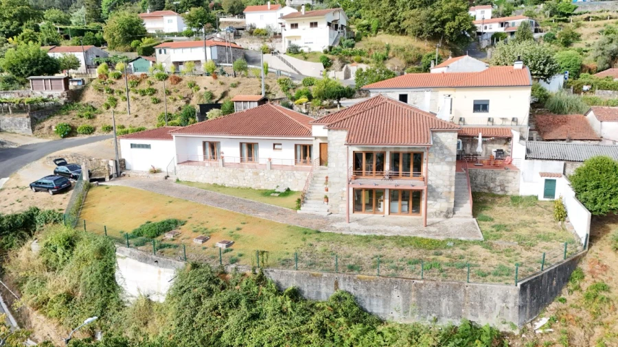 Moradia T3 para Venda em Candemil e Gondar Foto 2