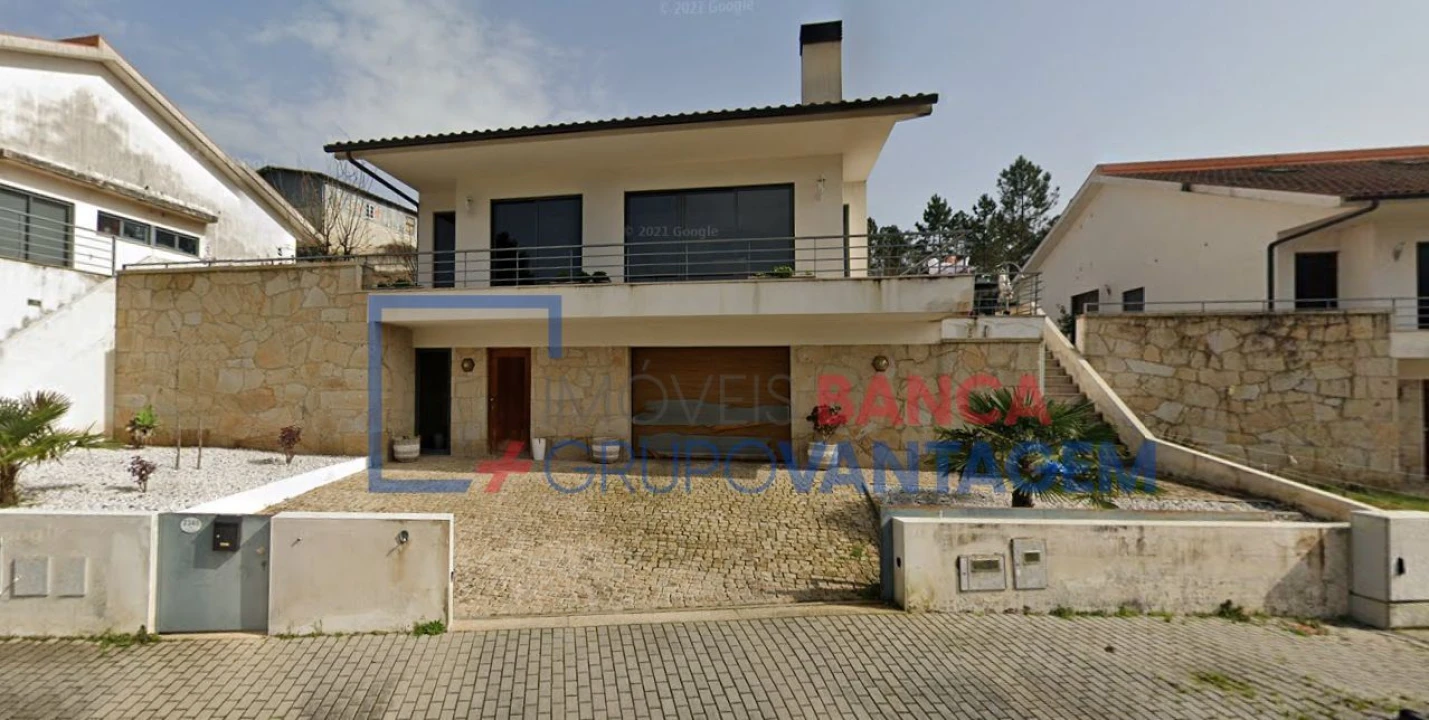 Moradia T4 para Venda em Rebordões (Santa Maria) Foto 3