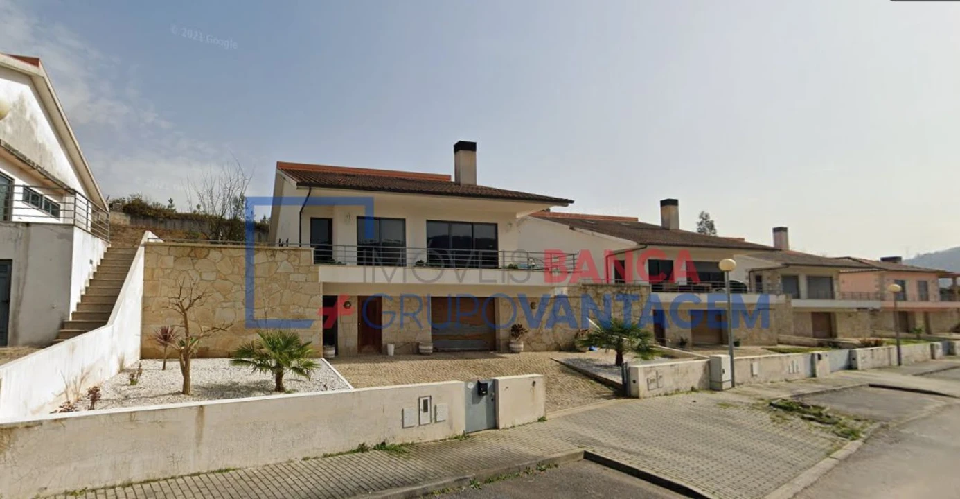 Moradia T4 para Venda em Rebordões (Santa Maria) Foto 4