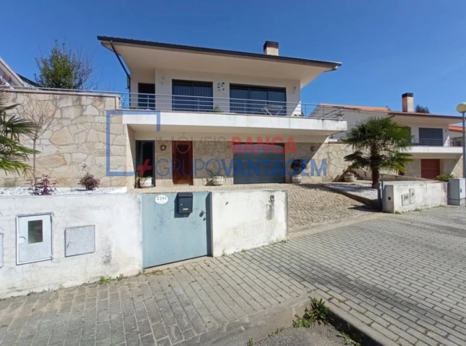 Moradia T4 para Venda em Rebordões (Santa Maria) Foto 9