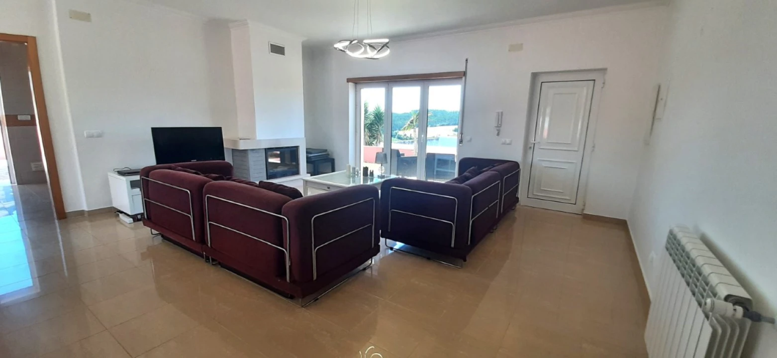 Moradia T3 para Venda em Salir de Matos Foto 9