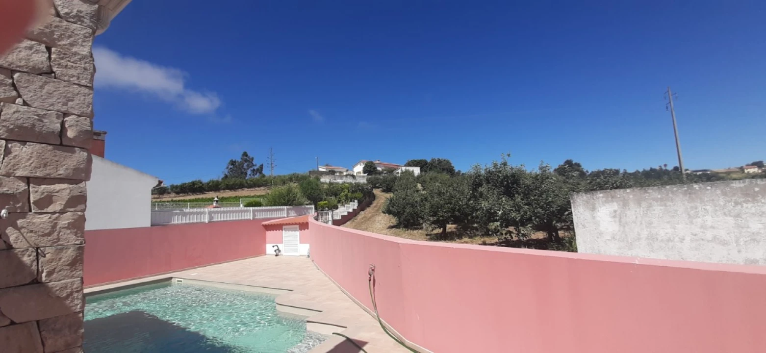 Moradia T3 para Venda em Salir de Matos Foto 18