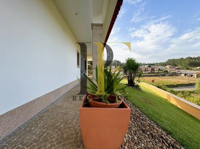 Moradia T3 para Venda em Escapães Foto 32