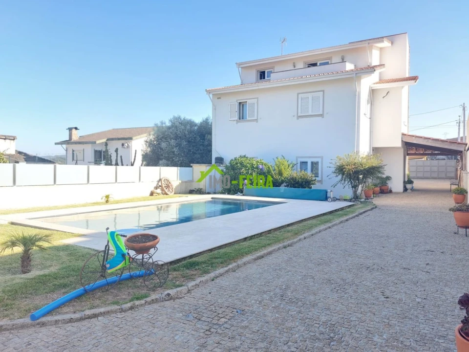 Moradia T5 para Venda em Sanguedo Foto 29