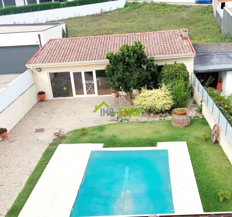 Moradia T5 para Venda em Sanguedo Foto 23