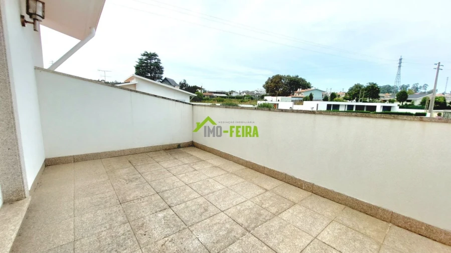 Moradia T5 para Venda em Sanguedo Foto 22