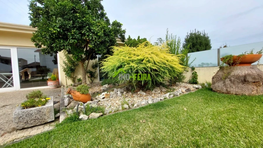 Moradia T5 para Venda em Sanguedo Foto 24