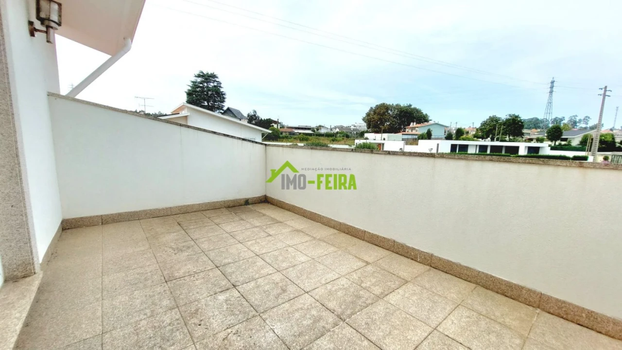 Moradia T5 para Venda em Sanguedo Foto 22