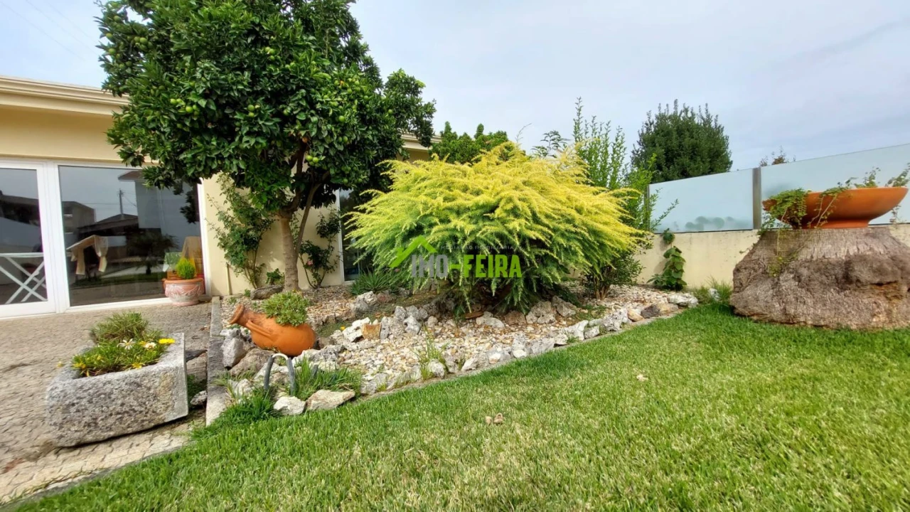 Moradia T5 para Venda em Sanguedo Foto 24