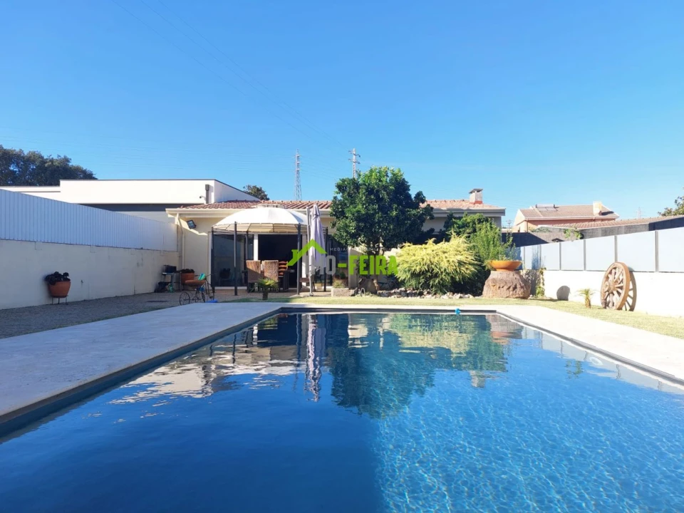 Moradia T5 para Venda em Sanguedo Foto 3