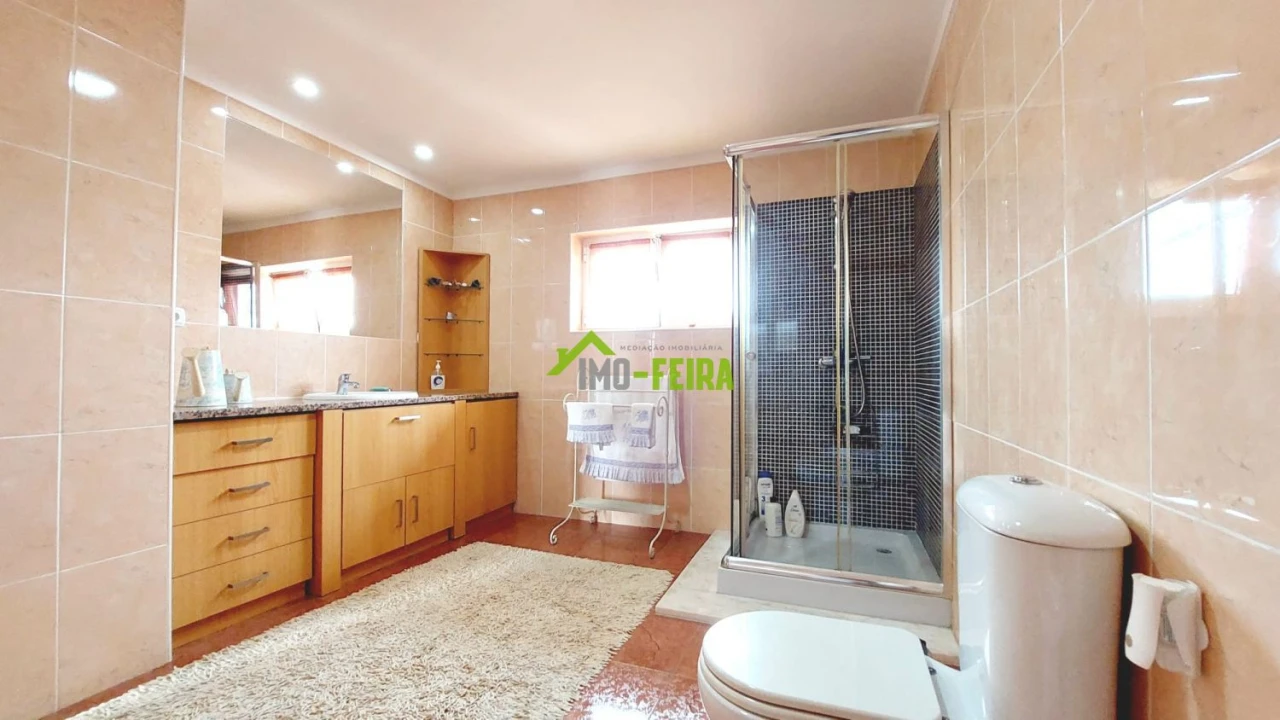 Moradia T5 para Venda em Sanguedo Foto 19