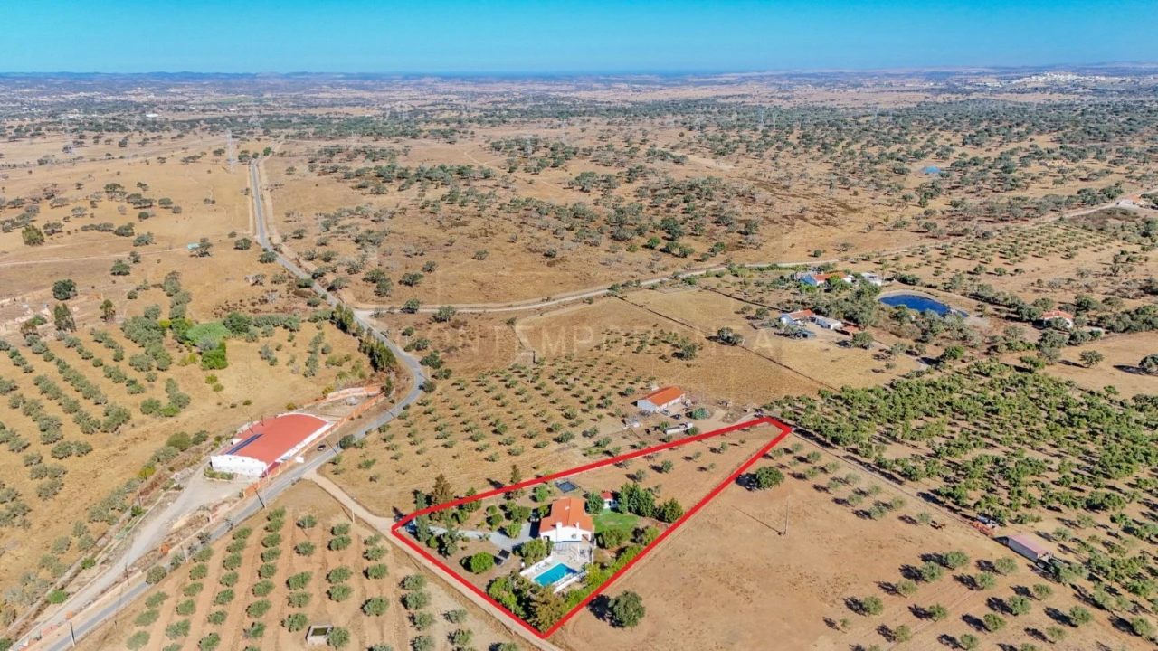 Quinta T4 para Venda em Ourique Foto 2