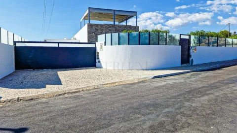 Moradia T4 para Venda em Guia