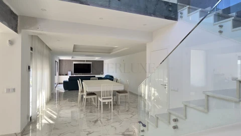 Moradia T4 para Venda em Guia