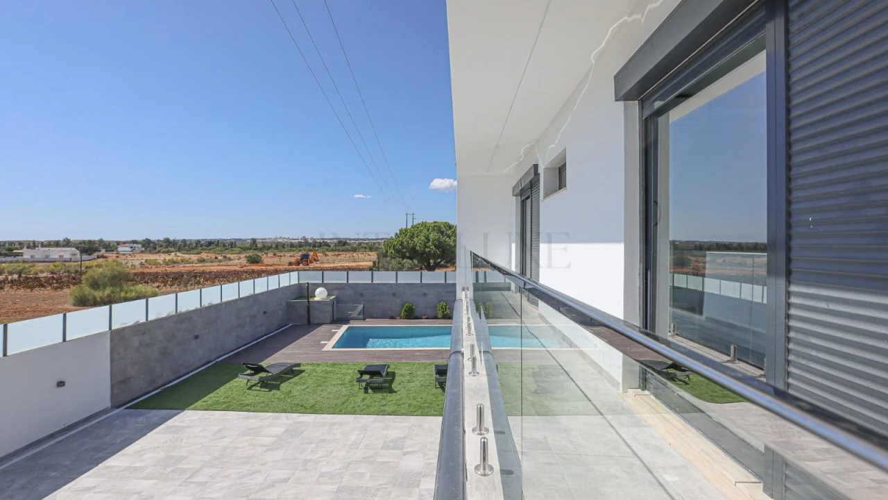 Moradia T4 para Venda em Guia Foto 19