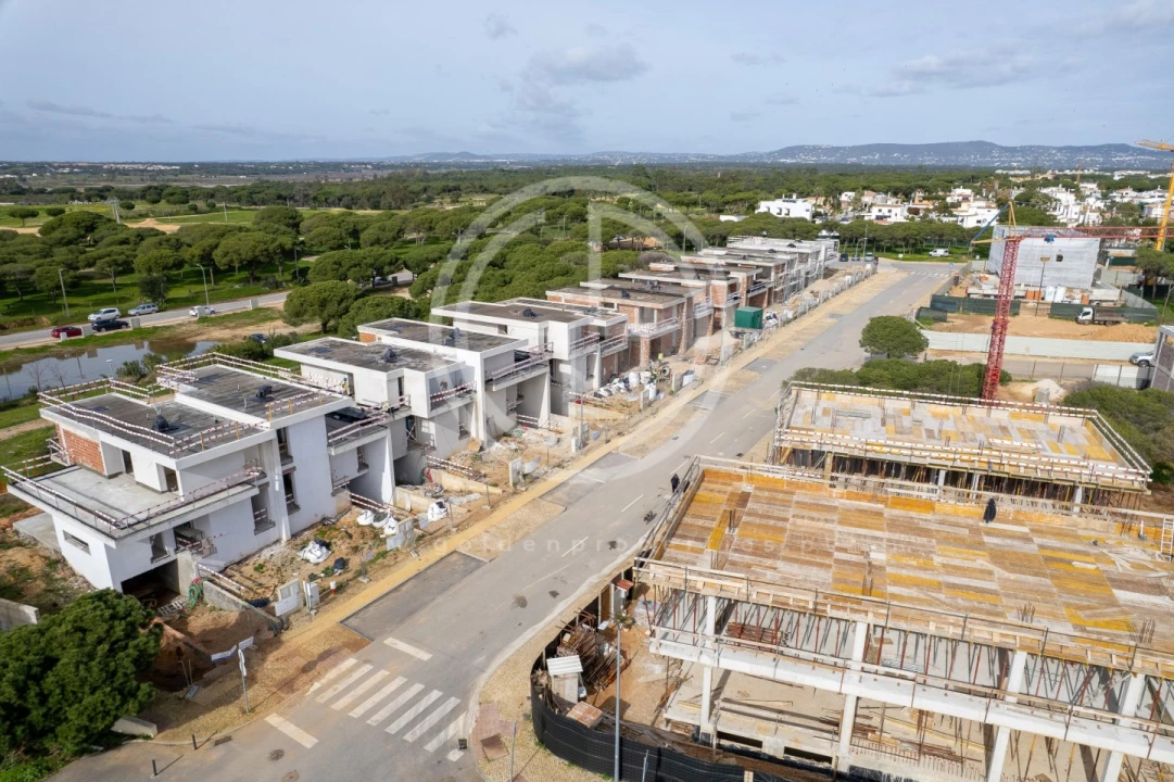 Moradia T3 para Venda em Montenegro Foto 1