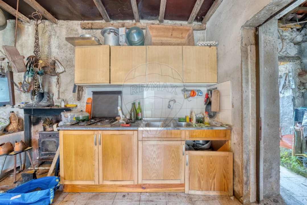 Moradia T2 para Venda em Almoster Foto 11