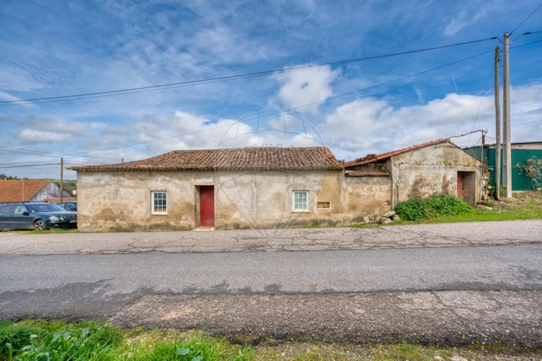 Moradia T2 para Venda em Almoster Foto 1