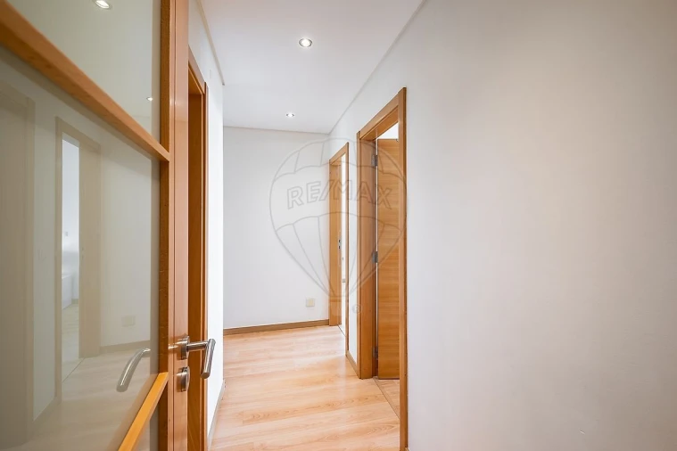 Apartamento T4 para Venda em Póvoa de Santa Iria e Forte da Casa Foto 14