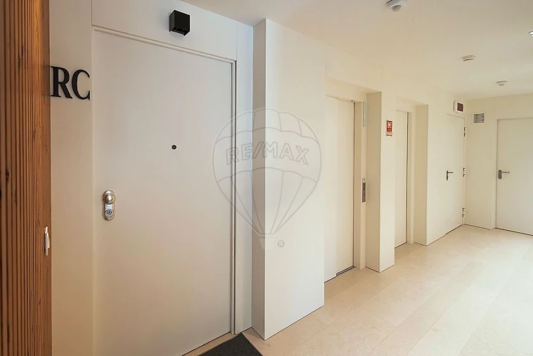Apartamento T2 para Venda em Areeiro Foto 7