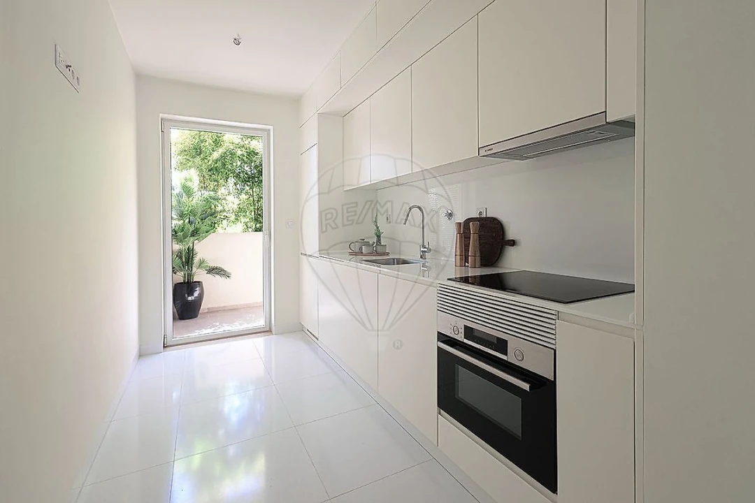 Apartamento T2 para Venda em Areeiro Foto 3