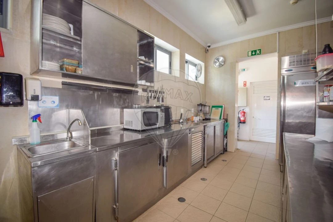 Negócio para Venda em Venda do Pinheiro e Santo Estêvão das Galés Foto 13