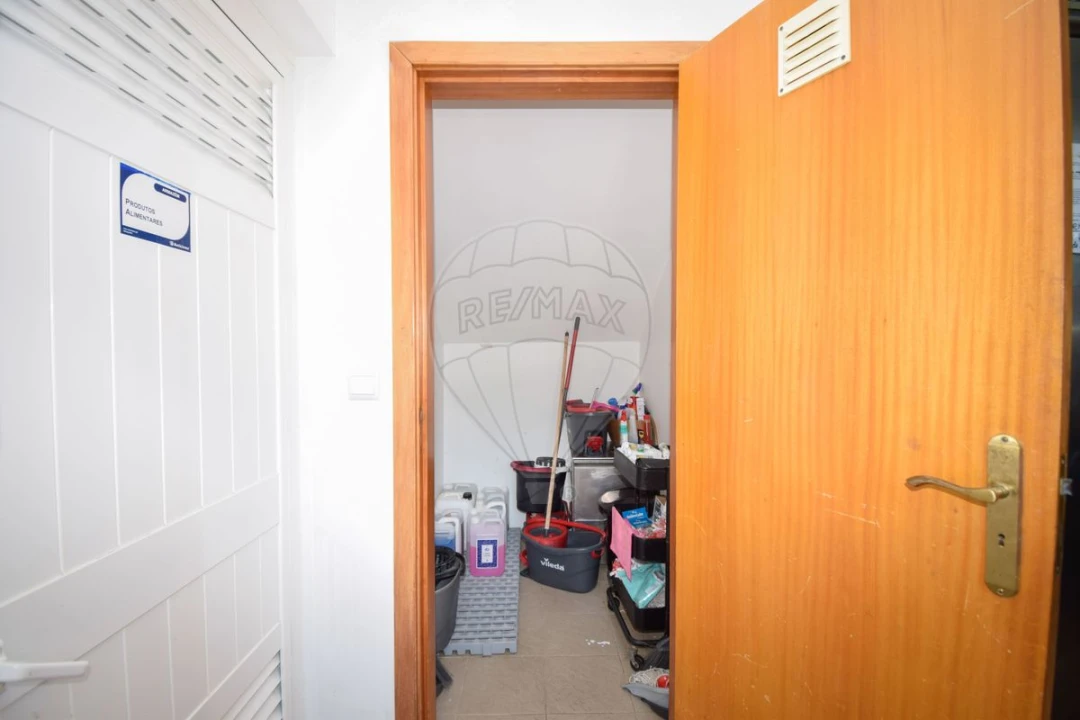 Negócio para Venda em Venda do Pinheiro e Santo Estêvão das Galés Foto 7