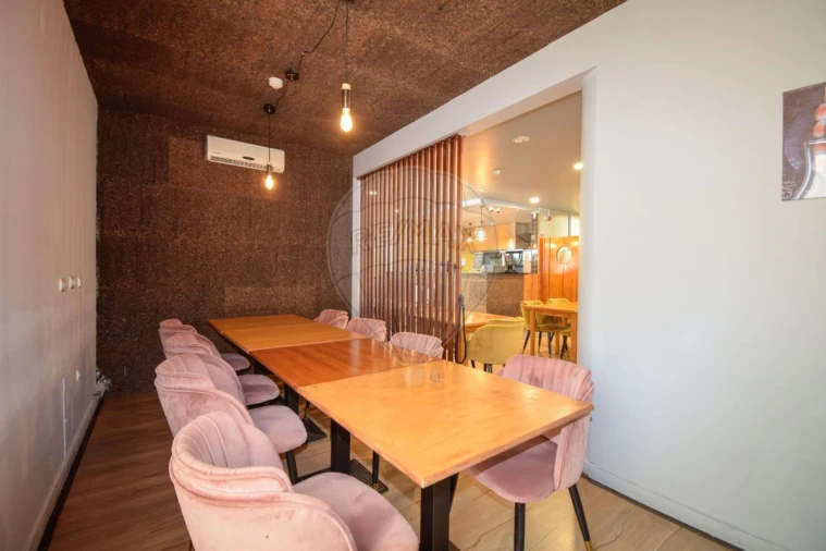 Negócio para Venda em Venda do Pinheiro e Santo Estêvão das Galés Foto 4