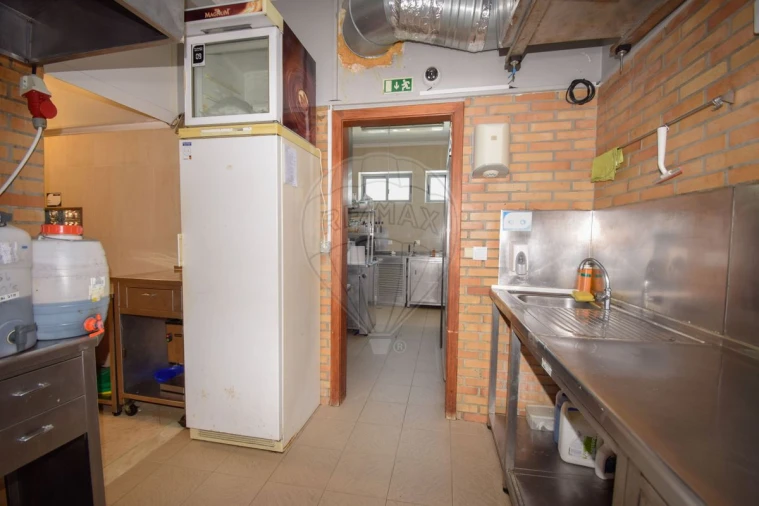 Negócio para Venda em Venda do Pinheiro e Santo Estêvão das Galés Foto 12