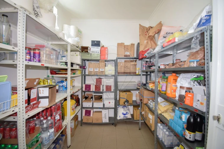 Negócio para Venda em Venda do Pinheiro e Santo Estêvão das Galés Foto 3