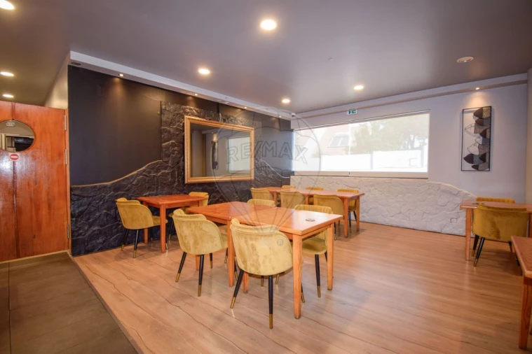 Negócio para Venda em Venda do Pinheiro e Santo Estêvão das Galés Foto 15