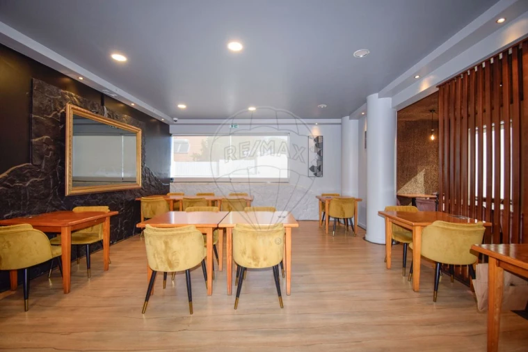 Negócio para Venda em Venda do Pinheiro e Santo Estêvão das Galés Foto 21