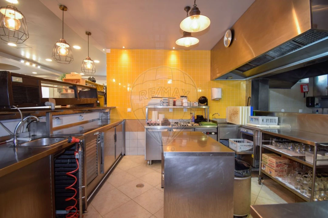 Negócio para Venda em Venda do Pinheiro e Santo Estêvão das Galés Foto 11