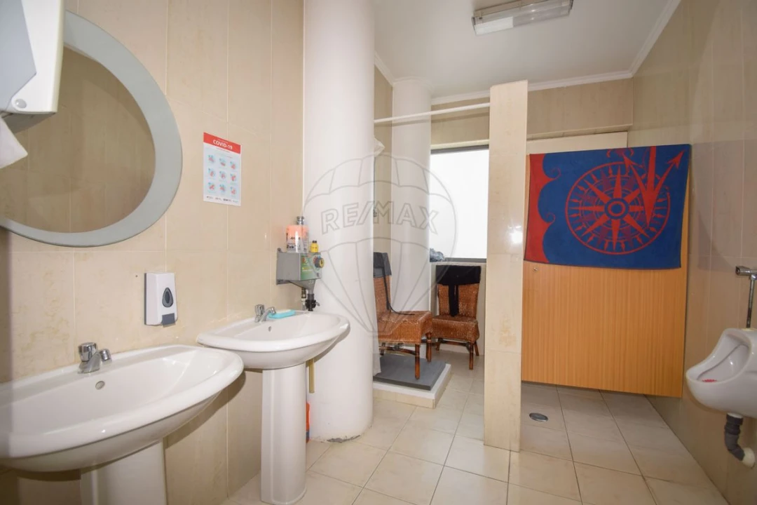 Negócio para Venda em Venda do Pinheiro e Santo Estêvão das Galés Foto 2