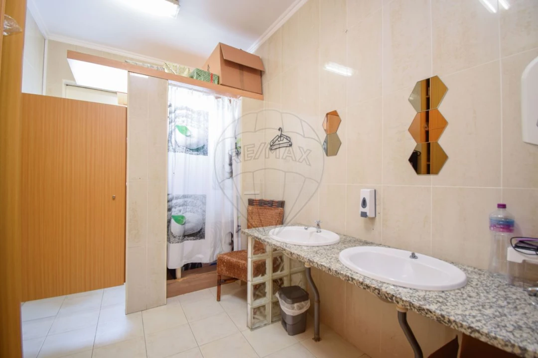 Negócio para Venda em Venda do Pinheiro e Santo Estêvão das Galés Foto 8