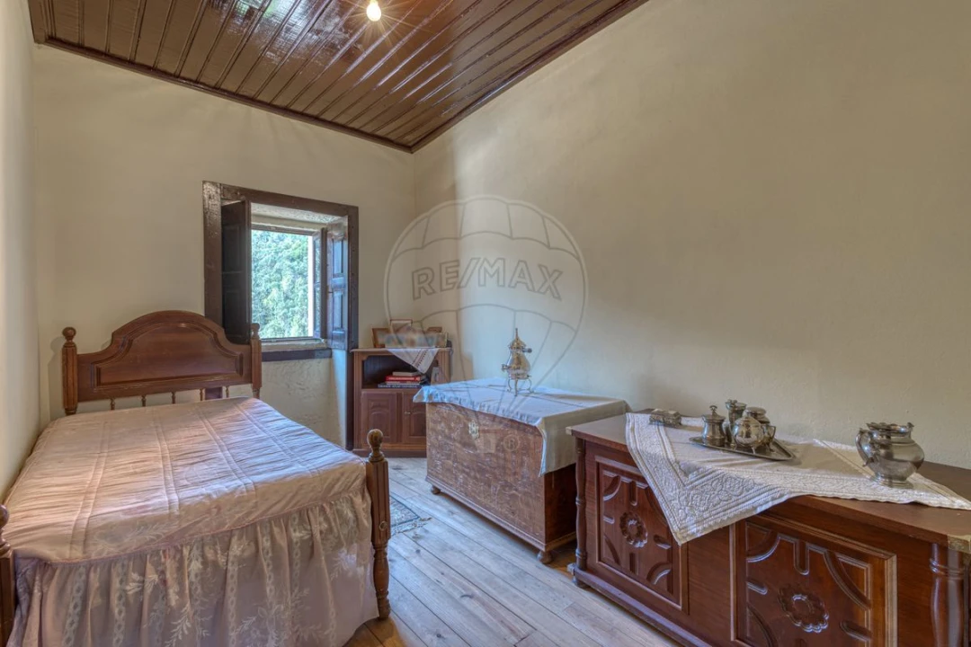 Moradia T4 para Venda em Santa Marinha Foto 20