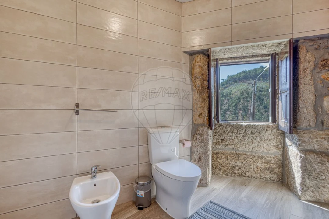 Moradia T4 para Venda em Santa Marinha Foto 23