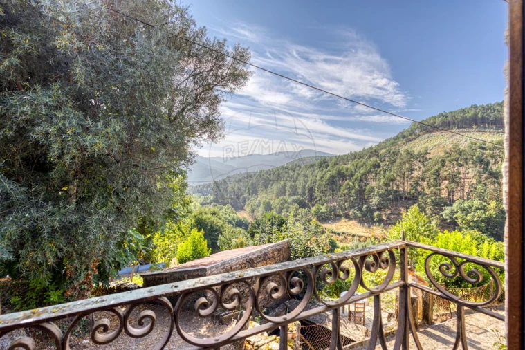 Moradia T4 para Venda em Santa Marinha Foto 13