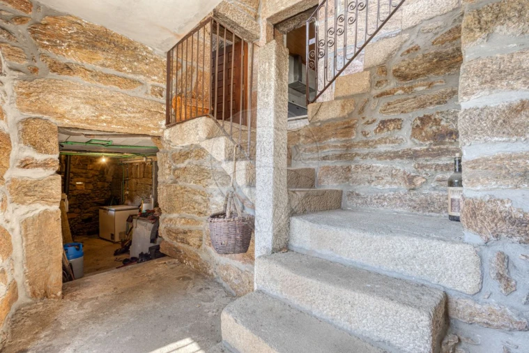 Moradia T4 para Venda em Santa Marinha Foto 3