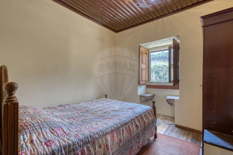 Moradia T4 para Venda em Santa Marinha Foto 17