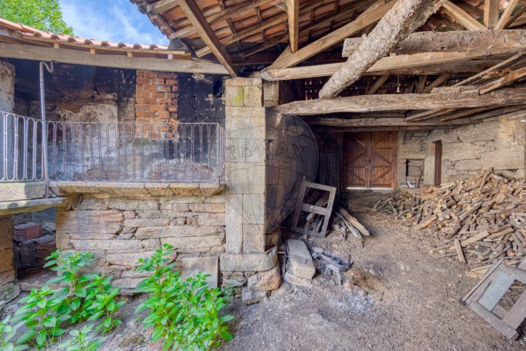 Moradia T4 para Venda em Santa Marinha Foto 27