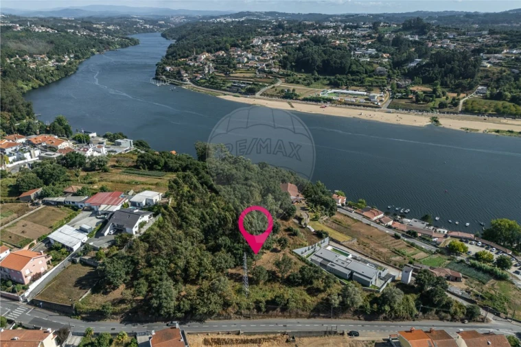 Terreno para Venda em Gondomar (São Cosme), Valbom e Jovim Foto 1